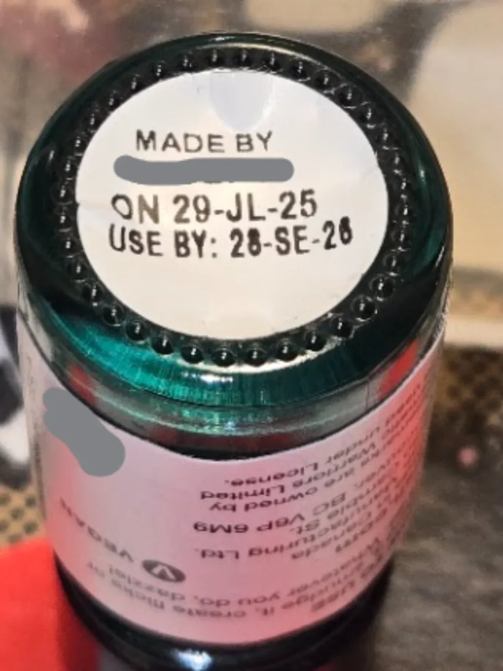 2 Courage eyeliners-metallic green
